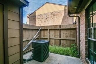 Building Photo - 9090 S Braeswood Blvd
