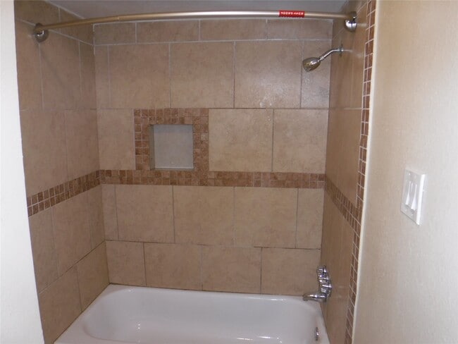 Foto del edificio - 10110 Westview Dr