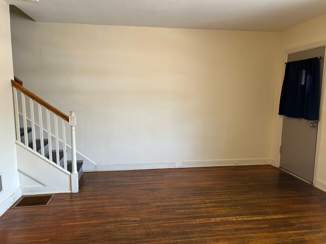 Building Photo - Updated 3 Bedroom, 1.5 Bath Rowhome