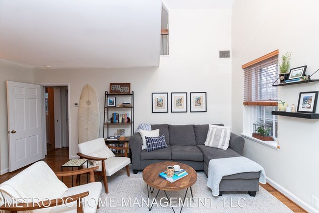 Foto del edificio - 2 br, 1 bath House - 3631 39th St NW Unit ...