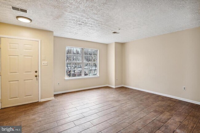 Foto del edificio - 7218 Mahogany Dr
