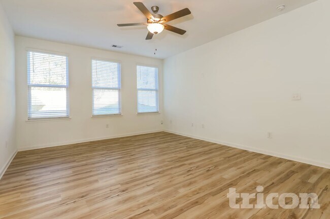 Building Photo - 420 Freeport Wy