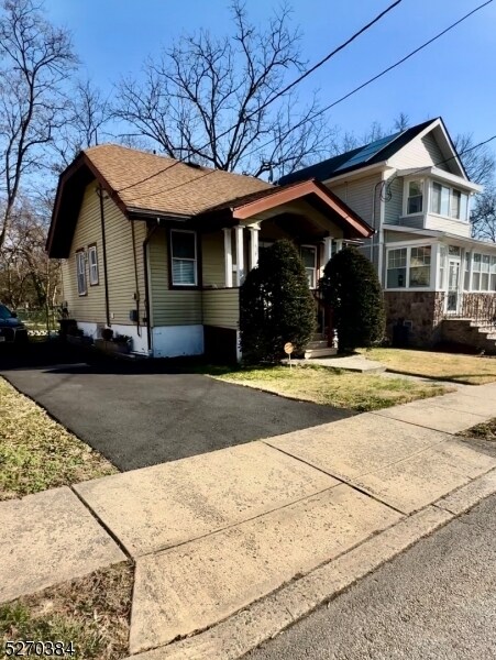 Building Photo - 628 Walsh Ave