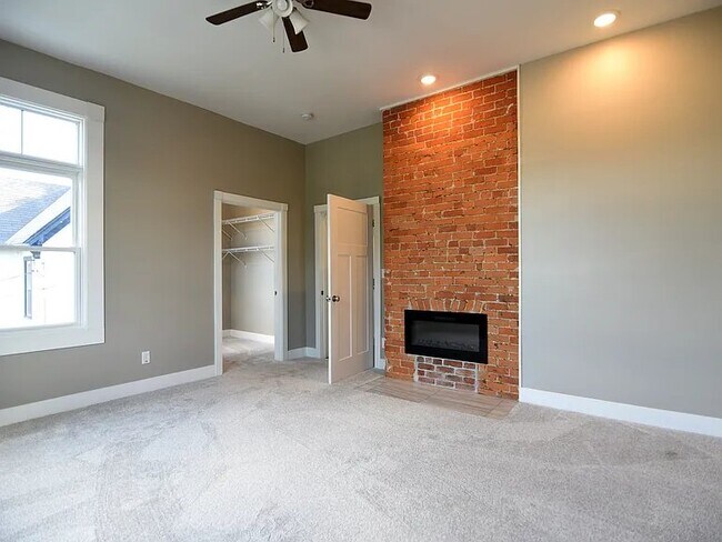 Building Photo - 817 Considine Ave