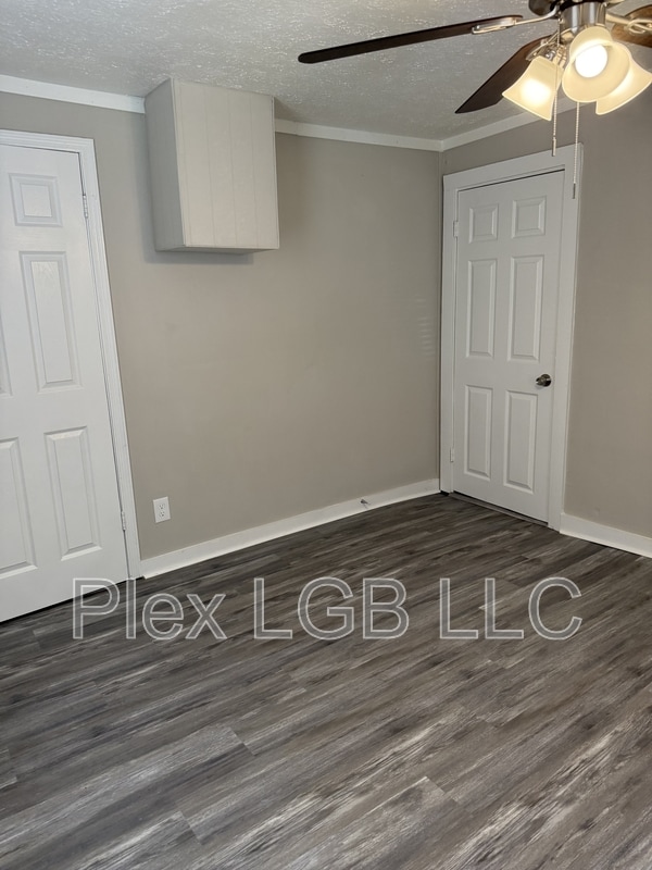 Building Photo - 307 Dix St