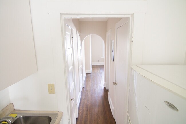 Building Photo - 1413 Ridge Place Southeast