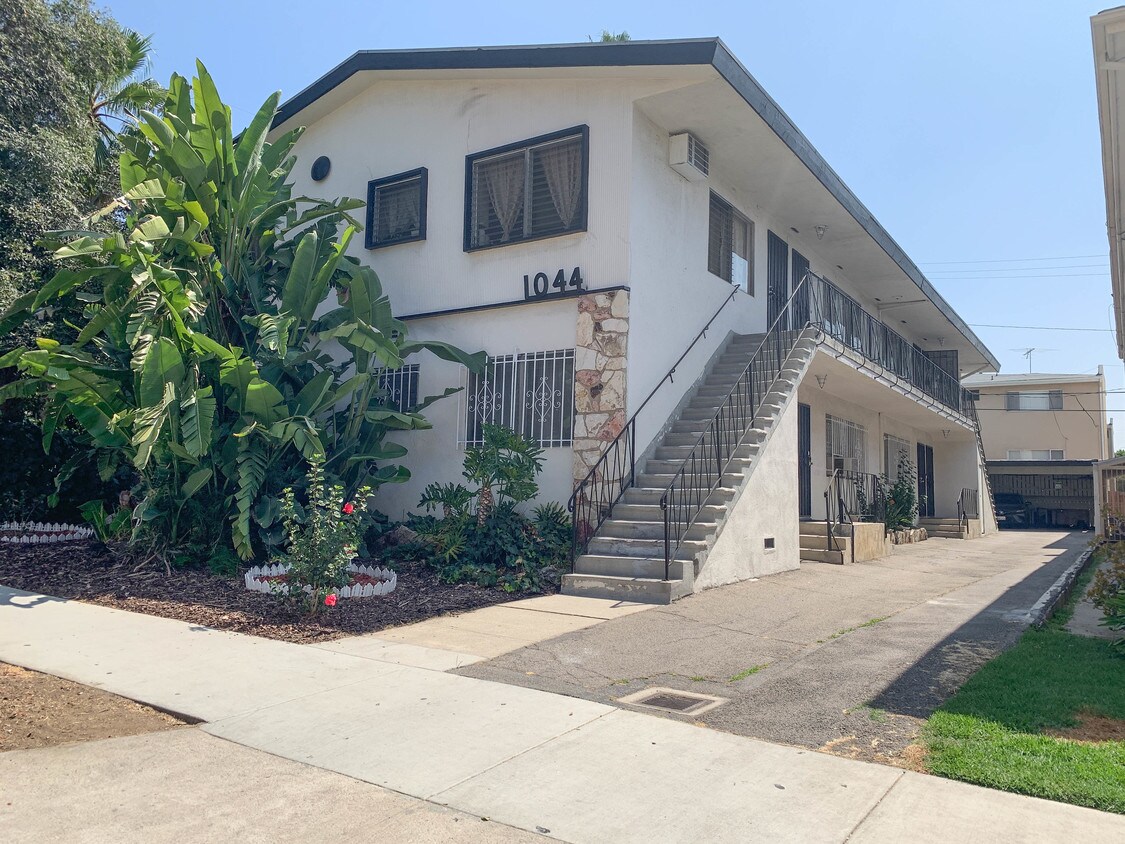 Primary Photo - 1044 N Orange Grove Ave