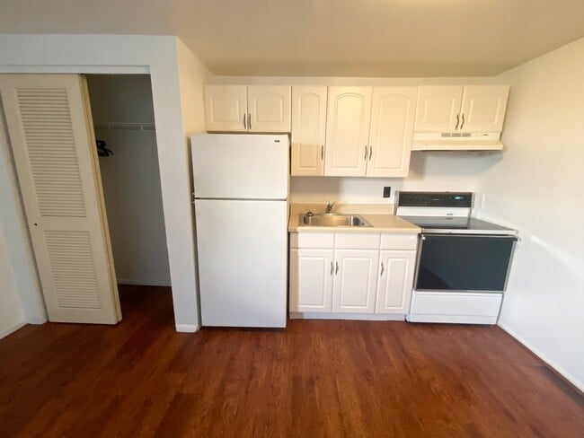 Building Photo - 303 South Rd