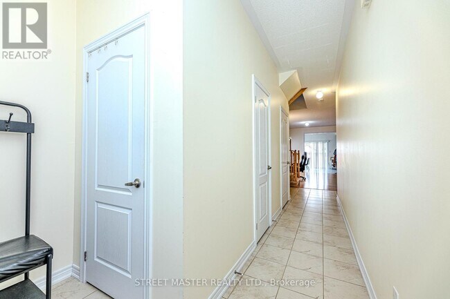 Building Photo - 53 Yardley Cres