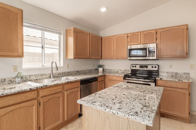 Building Photo - 1561 W Orchid Ln