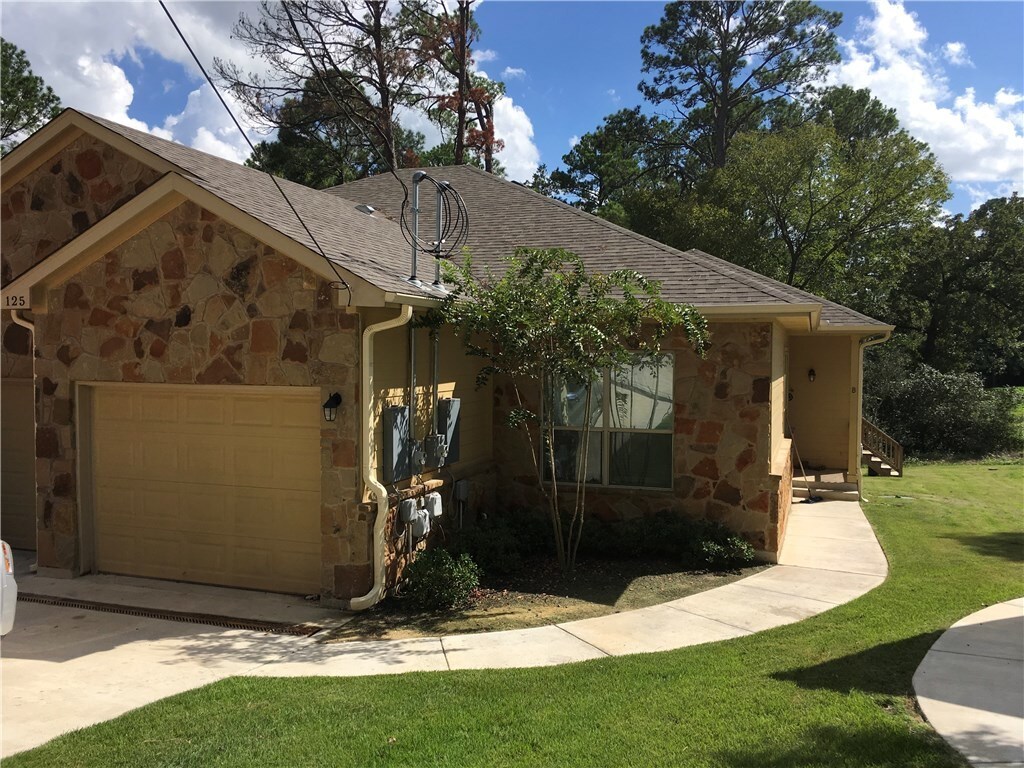125 S Kanaio Dr, Bastrop, TX 78602 Townhome Rentals in Bastrop TX