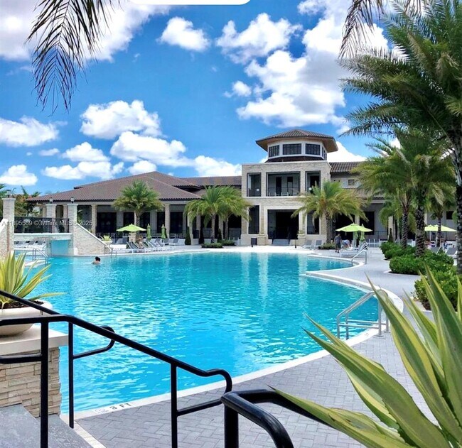 Foto del edificio - 7855 NW 104th Ave