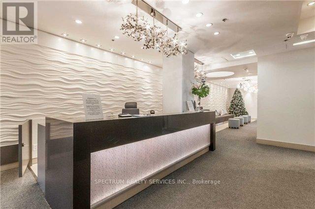 Photo du bâtiment - 3865 Lake Shore Blvd W