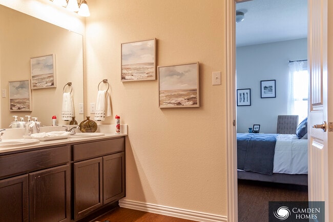 Foto del edificio - 1475 Waterview Dr