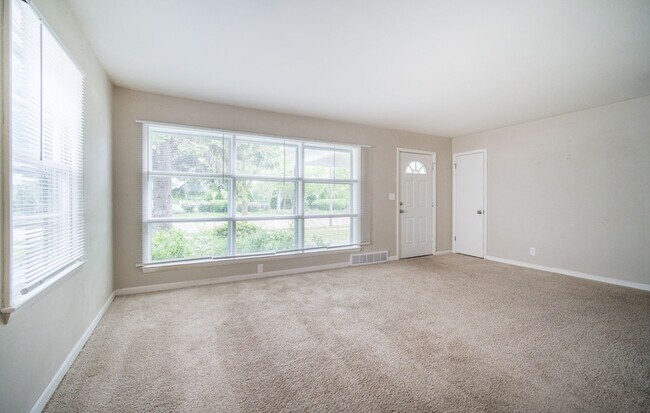 Building Photo - 2464 W Lawn Ave