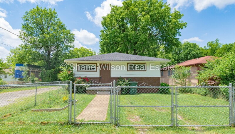 Primary Photo - 2110 Appling St
