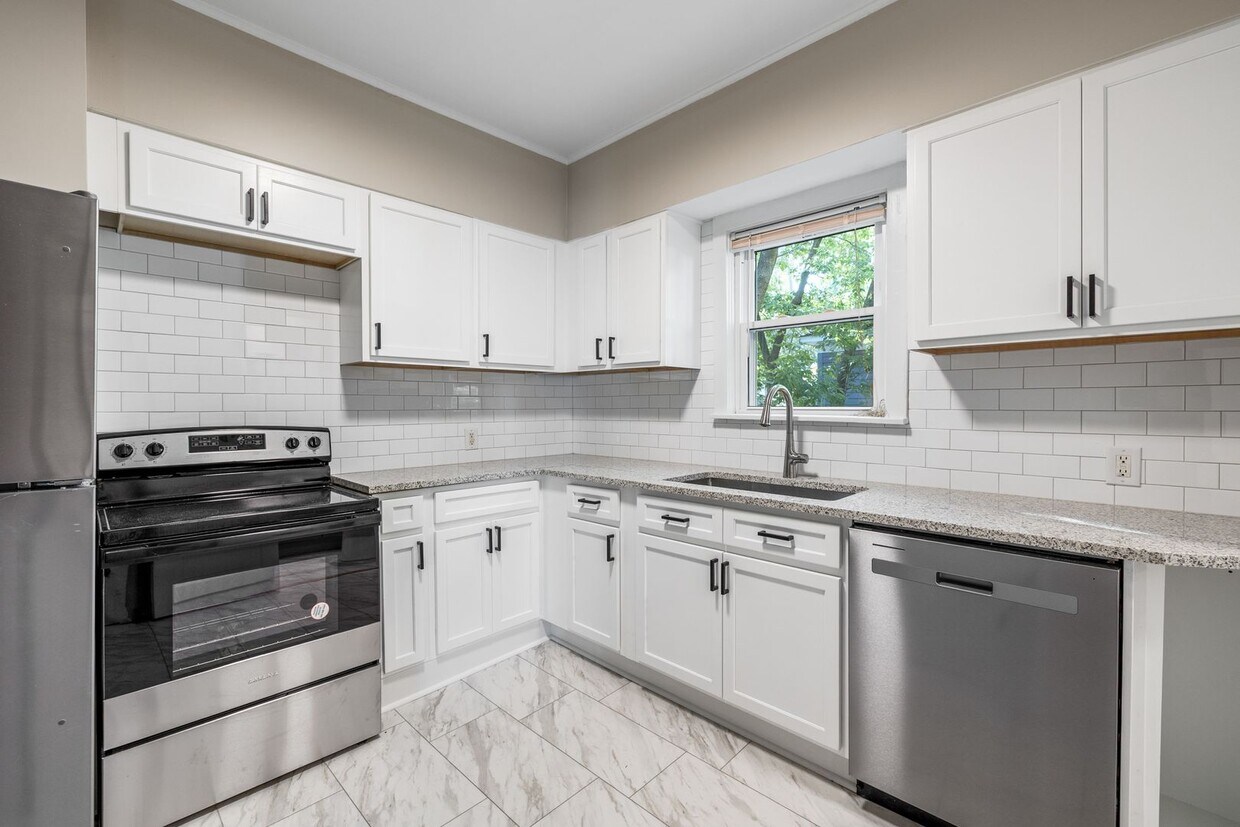 Foto principal - 1114 Fulton St W