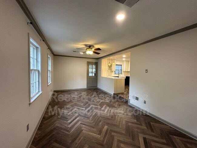 Foto del edificio - 4297 Sequoia Rd