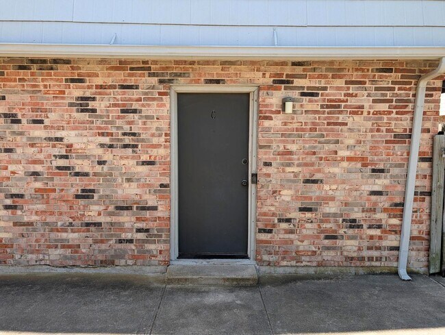 Building Photo - 1303 Wales Dr