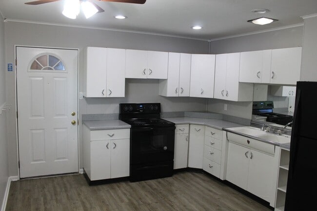 Building Photo - Cute 3 BR Ranch Home in Plainfield!