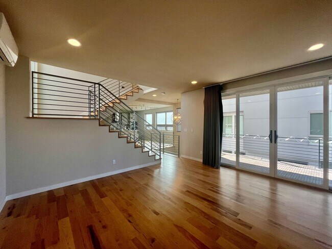 Foto del edificio - Luxury Modern Rental in Kirkland – Walk to...