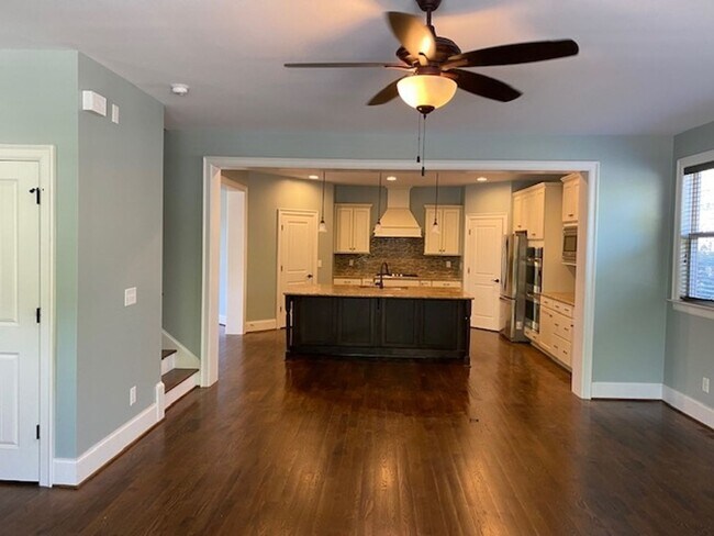 Foto del edificio - 1352 Legendary Ln