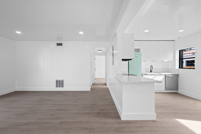 Foto del edificio - 442 NE 71st St