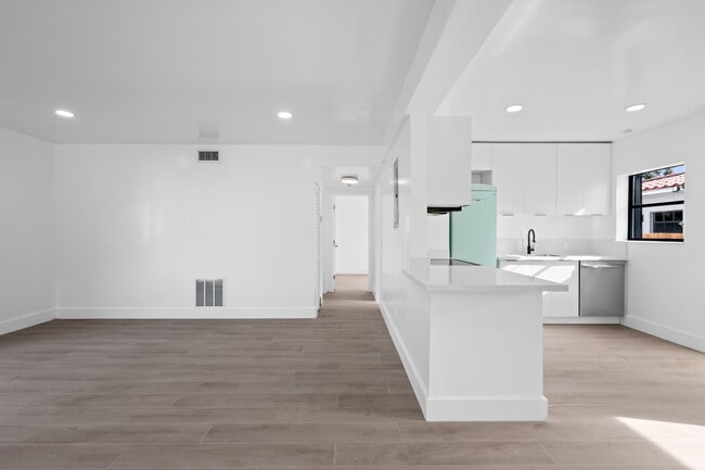 Building Photo - 442 NE 71st St