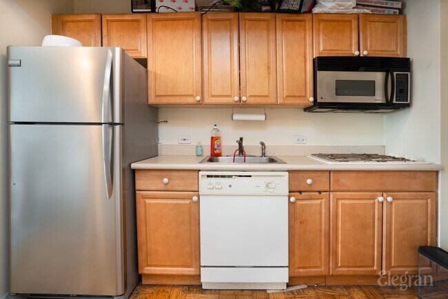 Foto del edificio - 311 E 38th St