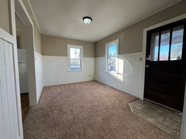 Building Photo - 1 bedroom house $600