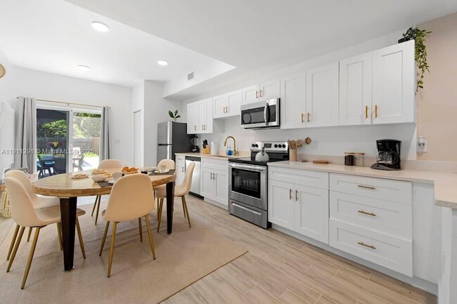 Building Photo - 5127 NW 5th Ave