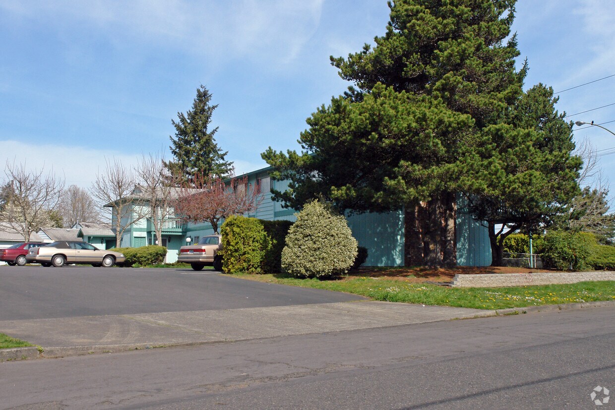 Building Photo - 10315 N Tyler Ave