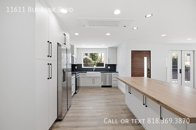 Foto del edificio - 11611 Burbank Blvd