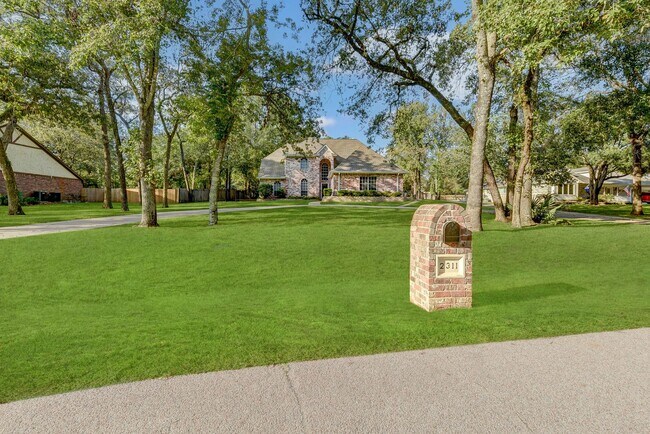 Foto del edificio - Charming 4-Bedroom Home on Nearly an Acre in The Woodlands Area – Zoned to Woodlands ISD!