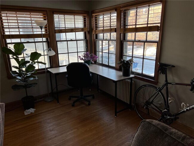 Foto del edificio - 814 5th St SE
