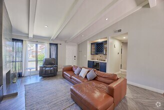 Building Photo - 5750 N Scottsdale Rd