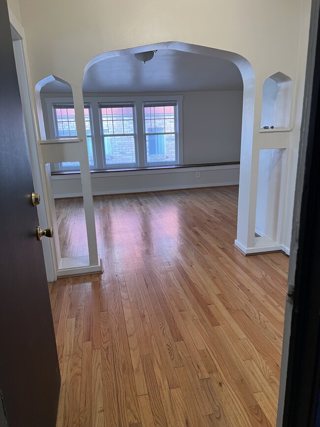 Entryway - 123 C St