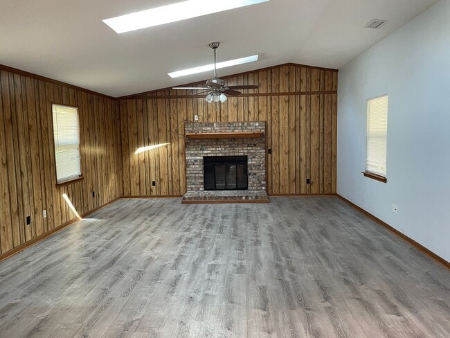 Building Photo - 221 Santo Tomas St
