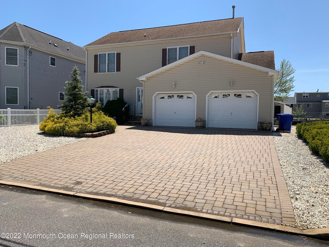 1857 Windward Ct, Toms River, NJ 08753 House Rental in Toms River, NJ