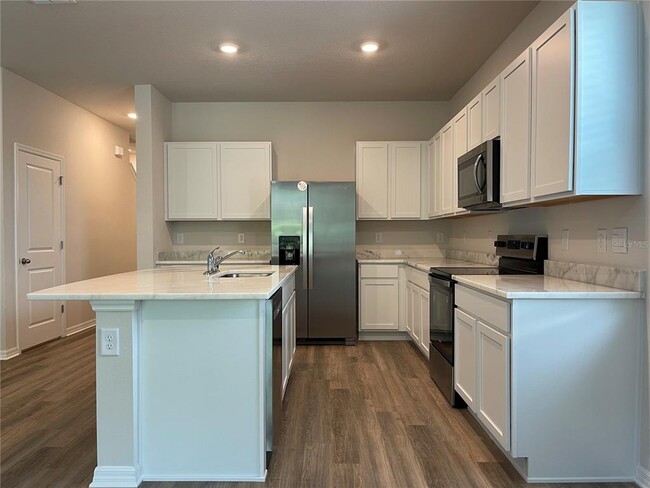 Foto del edificio - 2456 MELLOW Ln