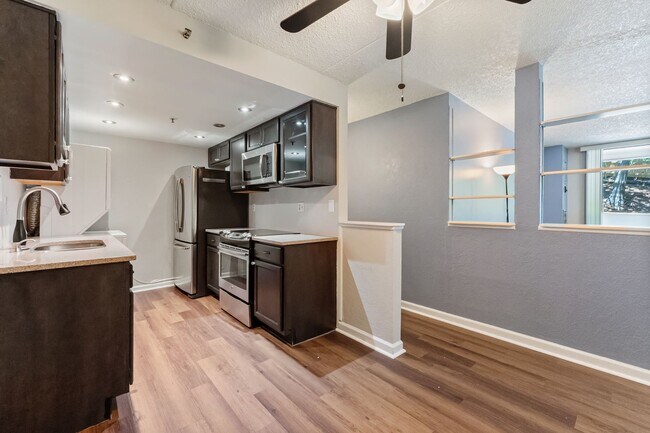 Foto del edificio - 5911 Edsall Rd