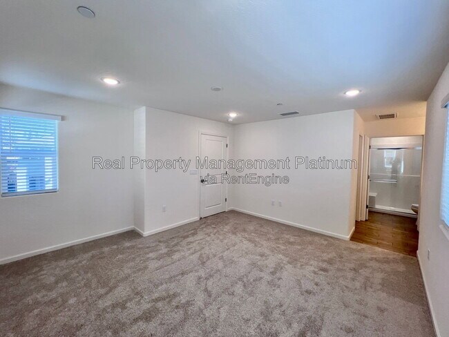 Foto del edificio - 1526 Woodhill Ln