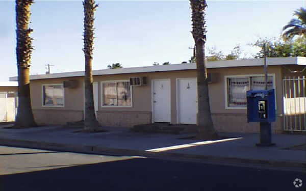 Building Photo - 2108 Sunrise Ave