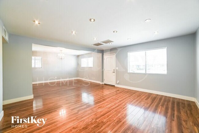 Foto del edificio - 1519 W 6th St