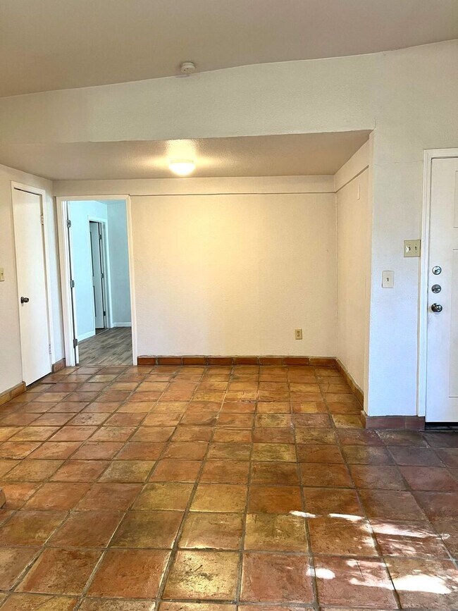 Foto del edificio - 4715 Howard St