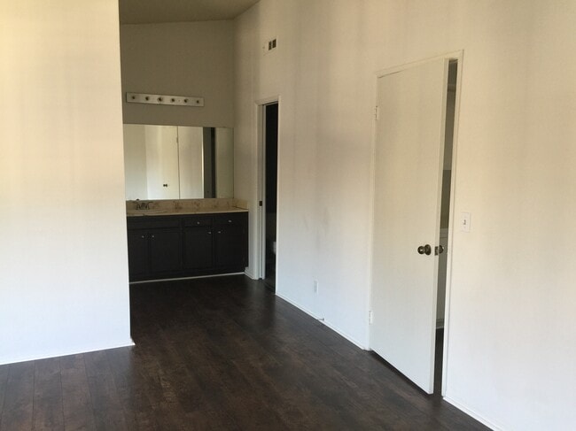 Master bedroom upstairs - 102 Greenbriar Ln