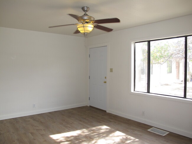 Building Photo - 446 N 22nd St