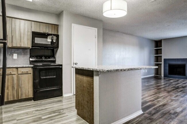 Foto del edificio - Woodside At Lake Highlands Apartment Homes