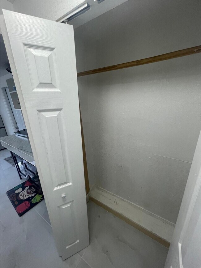 Foto del edificio - 408 SW 68th Ave