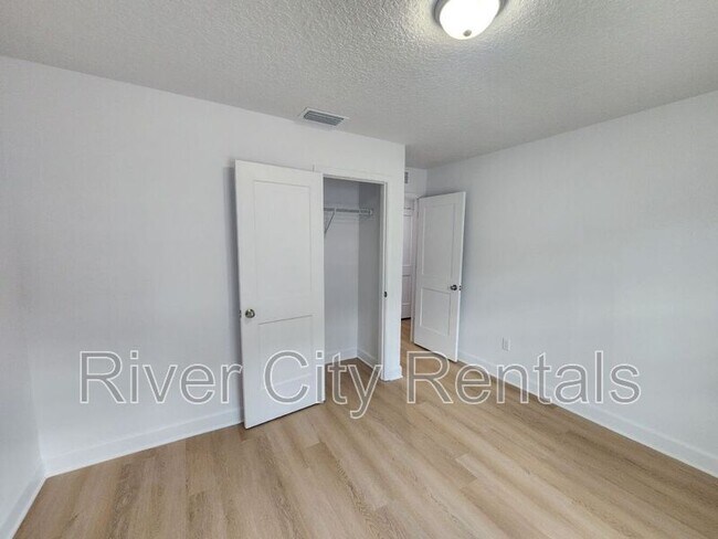 Foto del edificio - 6306 Alliance Ave